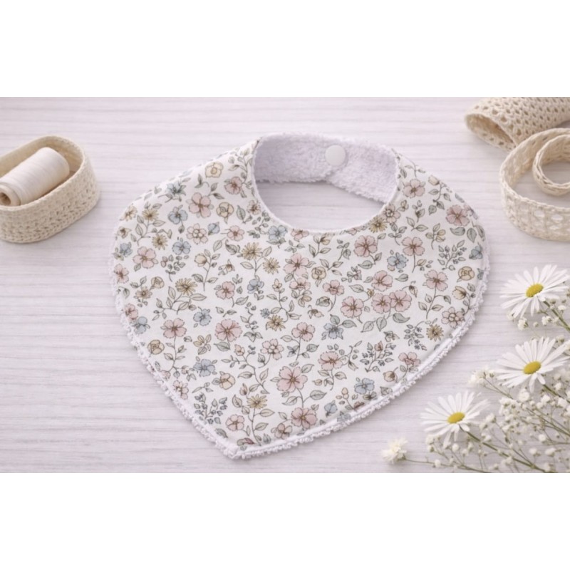 Babero de bebé hecho a mano Floral Cloe