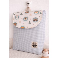Mochila infantil en Vichy azul claro pastel , solapa con divertidos animales