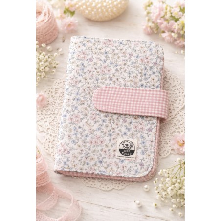 Portapañales Floral Chloe combinada con vichy rosa vintage