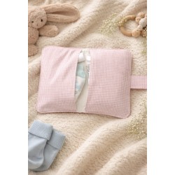 Portapañales Floral Chloe combinada con vichy rosa vintage
